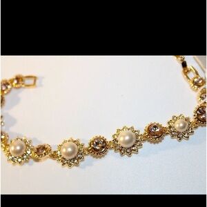 NWT MARCHESA SPARKLING CRYSTAL & PEARLS STATEMENT BRACELET GOLD TONE